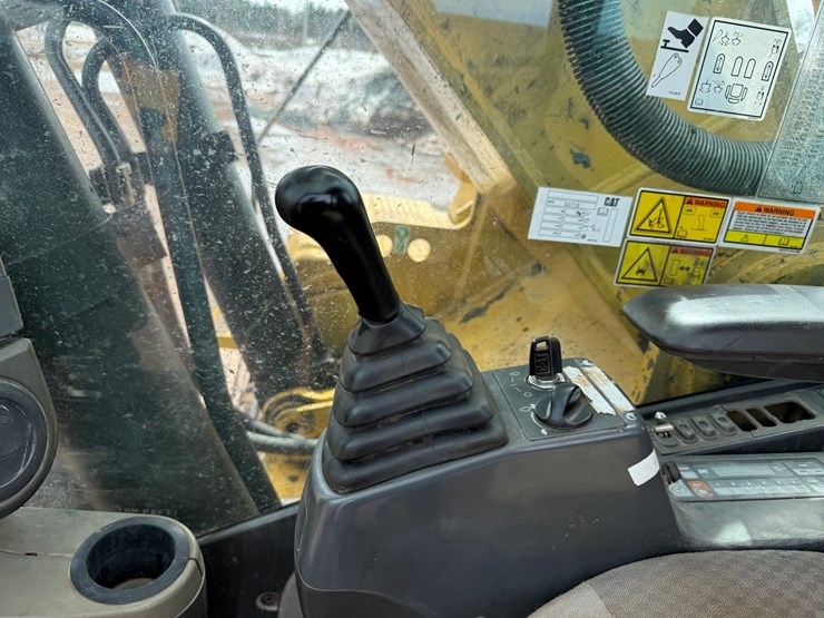 caterpillar-330d-image-101