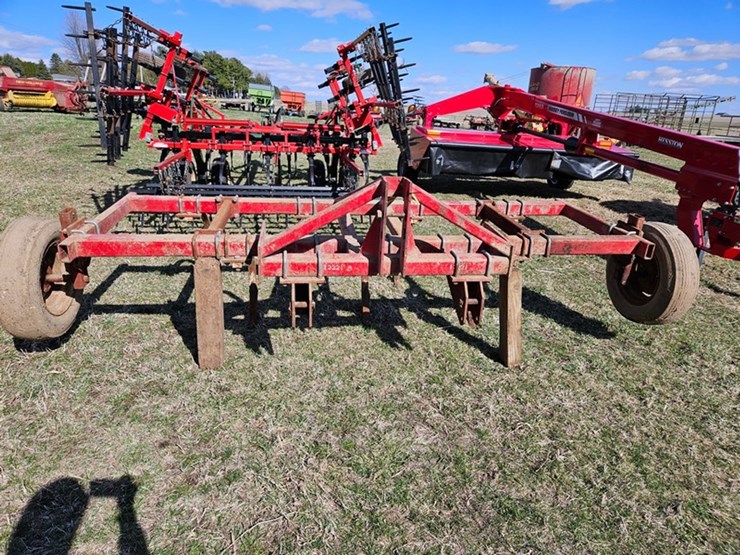 #529-•-schultz-7-shank-3pt-chisel-plow-image-8