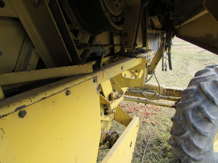 new-holland-tr96-image-12