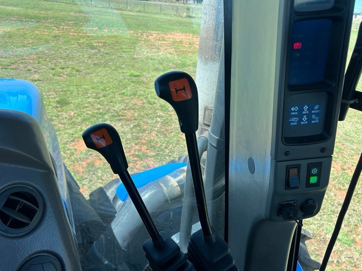 new-holland-tj375-image-32