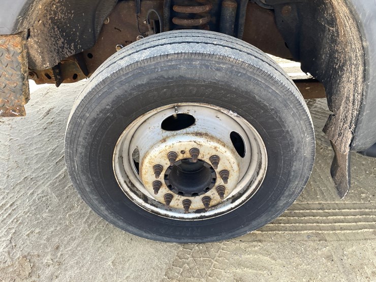 2011-ford-f550-image-96