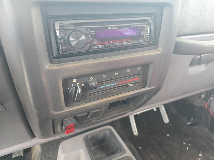 1997-jeep-wrangler-image-37