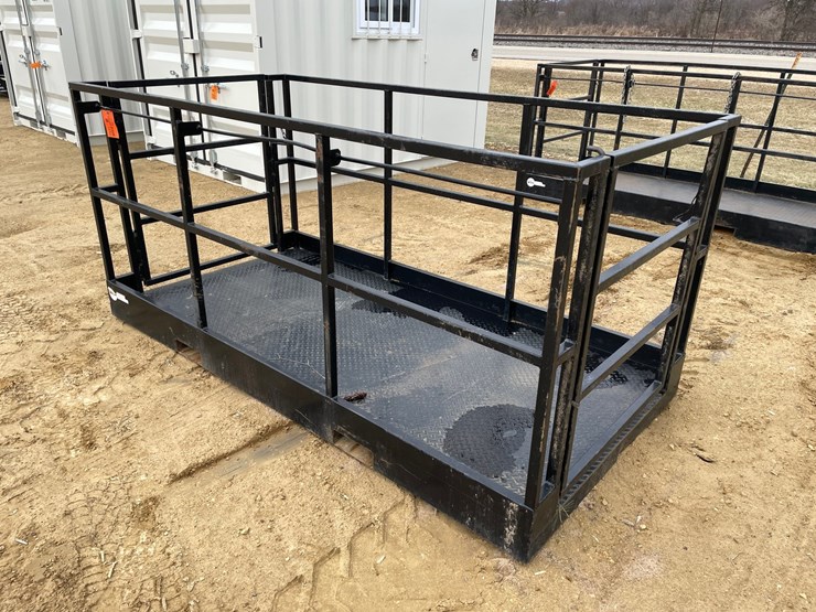 #7531-•-8'-work-platform-with-fork-pockets-image-1