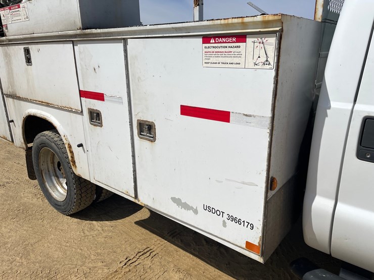 2011-ford-f550-image-19