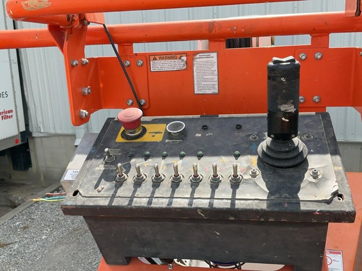 #311-•-snorkel-38'-articulating-lift-image-22