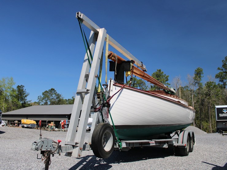 #9545-•-grimmalkin-–-18'-fenwick-williams-classic-wooden-catboat-w/-trailer-image-30