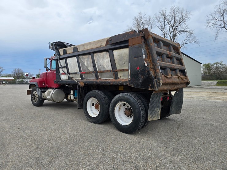2003-mack-rd688s-image-10