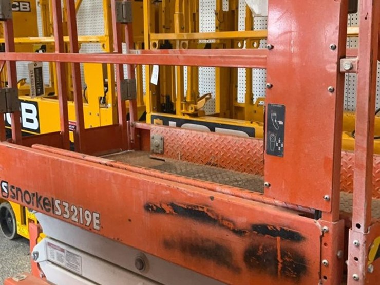 #416-•-2019-snorkel-19'-scissor-lift-image-12