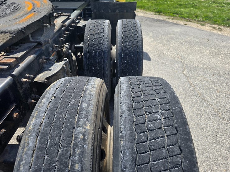 2017-peterbilt-579-image-65