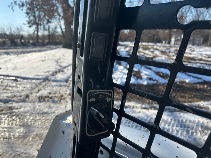 2017-bobcat-t550-image-36