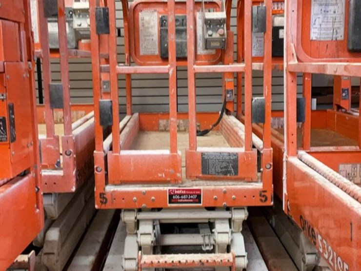 #412-•-2019-snorkel-19'-scissor-lift-image-1