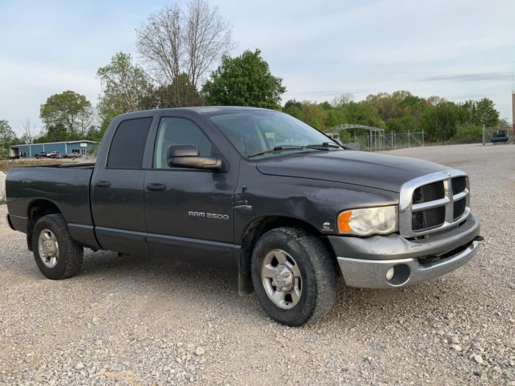 2004-dodge-2500-image-7