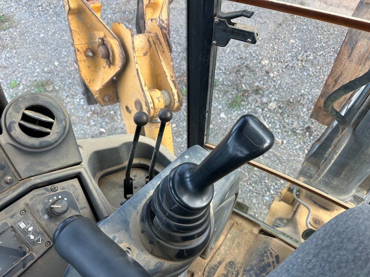 2011-deere-310sj-image-41