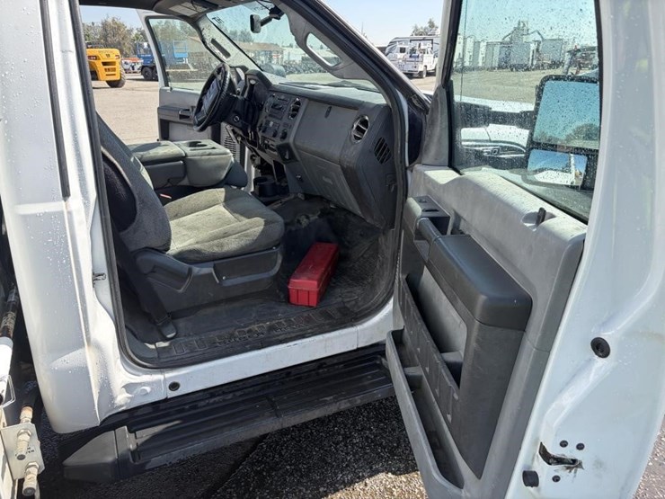 2012-ford-f550-image-9