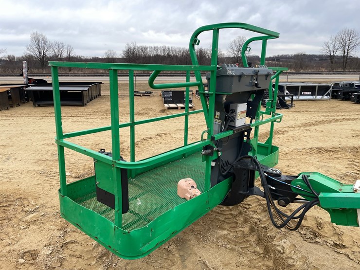 2016-jlg-400s-image-35