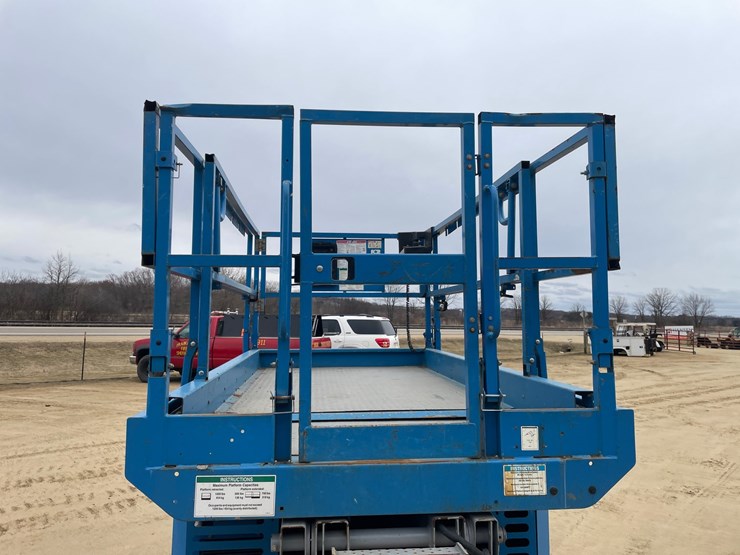 #7514-•-(s-2)-2012-genie-3369-rough-terrain-scissor-lift-image-14