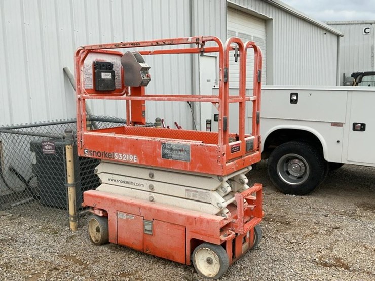 #414-•-2019-snorkel-19'-scissor-lift-image-3