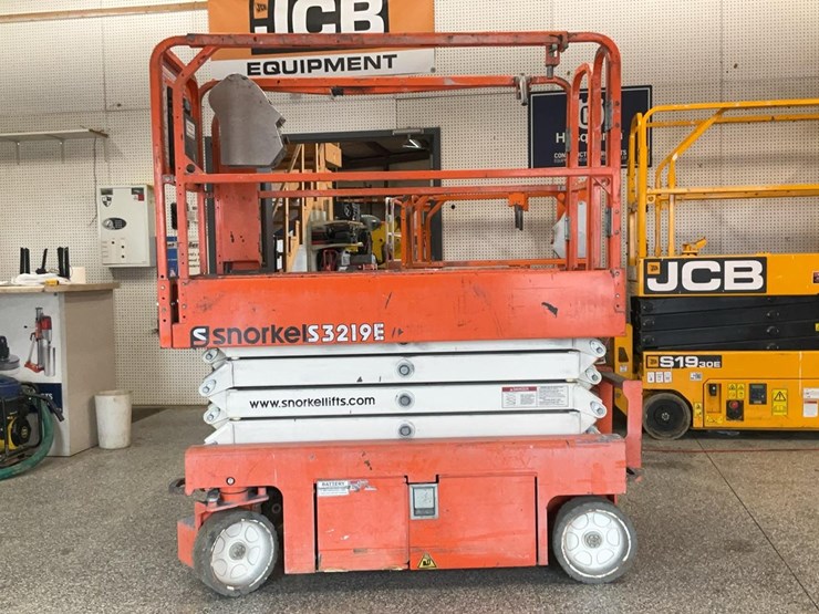 #424-•-2020-snorkel-19'-scissor-lift-image-6