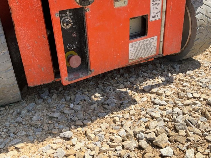 #410-•-snorkel-19'-scissor-lift-image-9