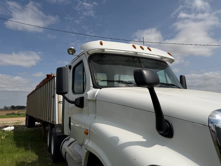 #45283-•-2016-freightliner-cascadia-daycab-truck-tractor-vin:-3akjgedv9gsgy4090-image-35