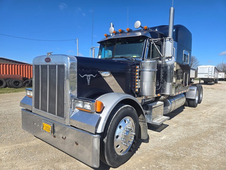 2005-peterbilt-379-image-1