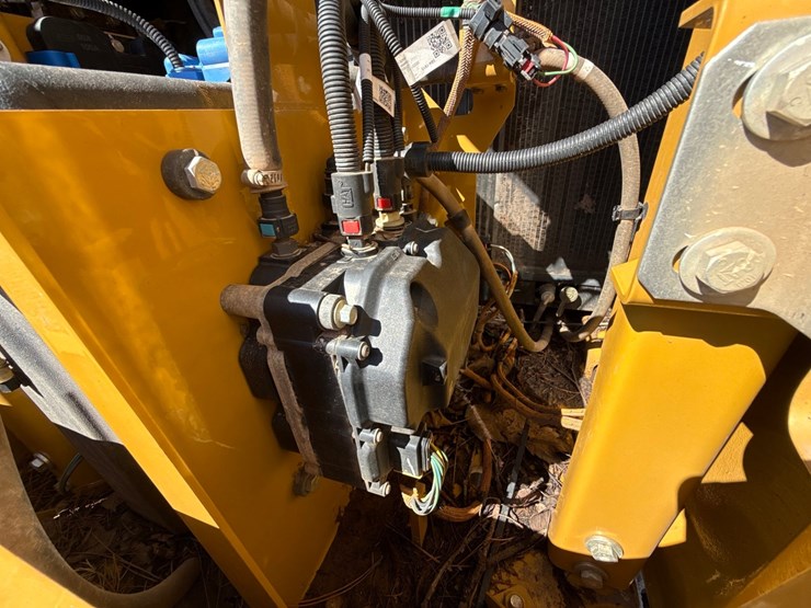 caterpillar-325-image-56