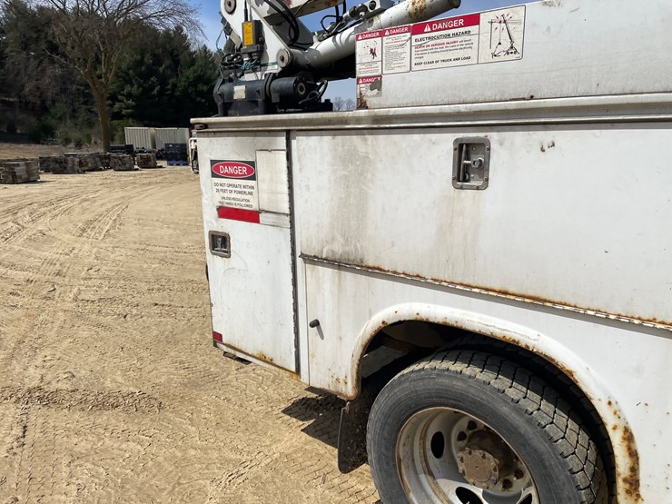 2011-ford-f550-image-21