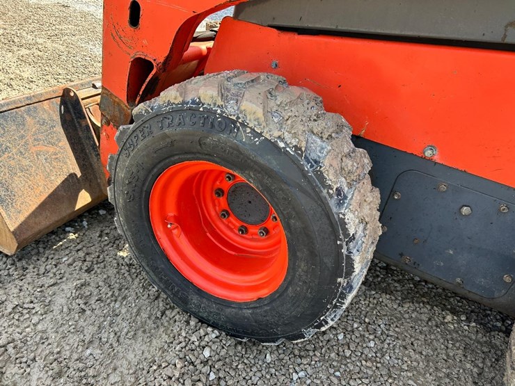 2017-kubota-ssv75-image-16