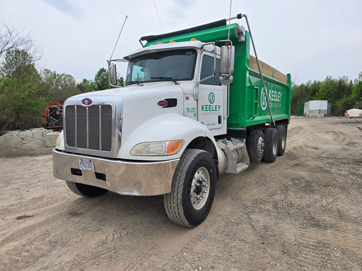 2017-peterbilt-348-image-2