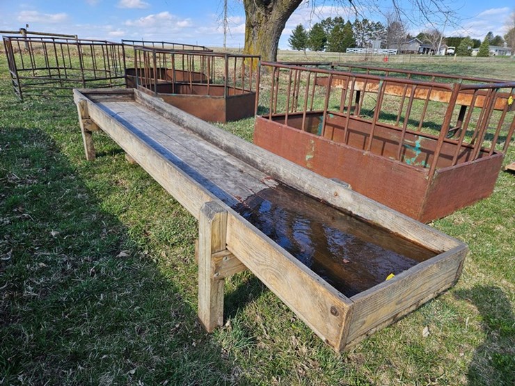 #548-•-16'-wooden-feed-bunk-image-3
