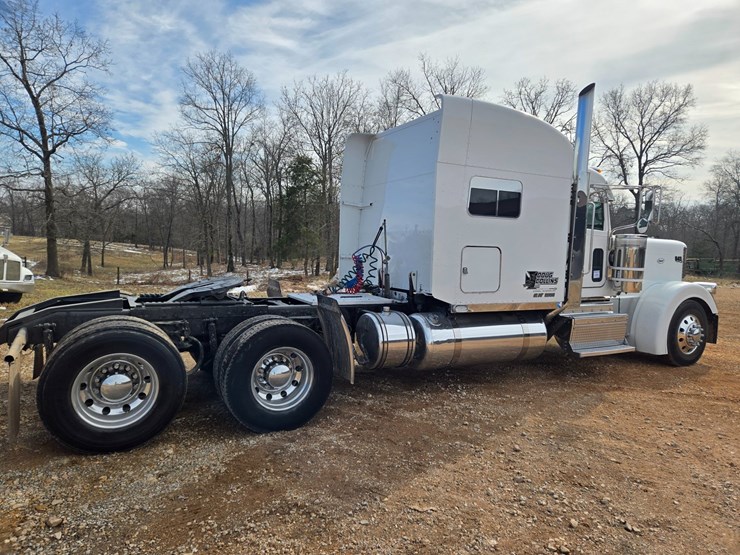 2014-peterbilt-389-image-22