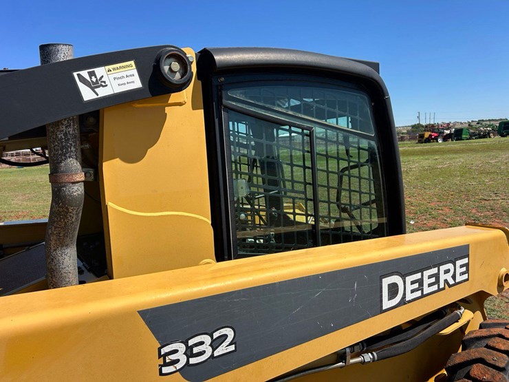 2008-deere-332-image-13