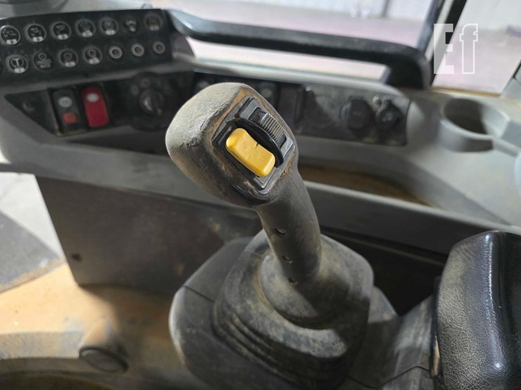 2014-caterpillar-924k-image-19