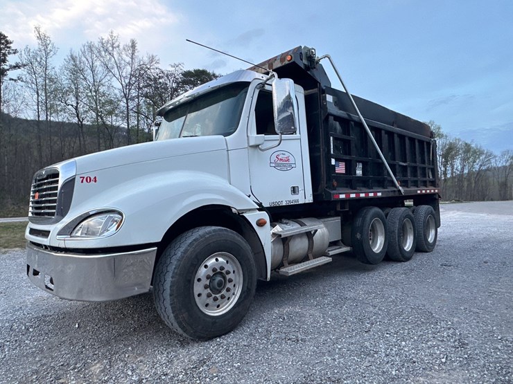 2014-freightliner-columbia-120-image-4