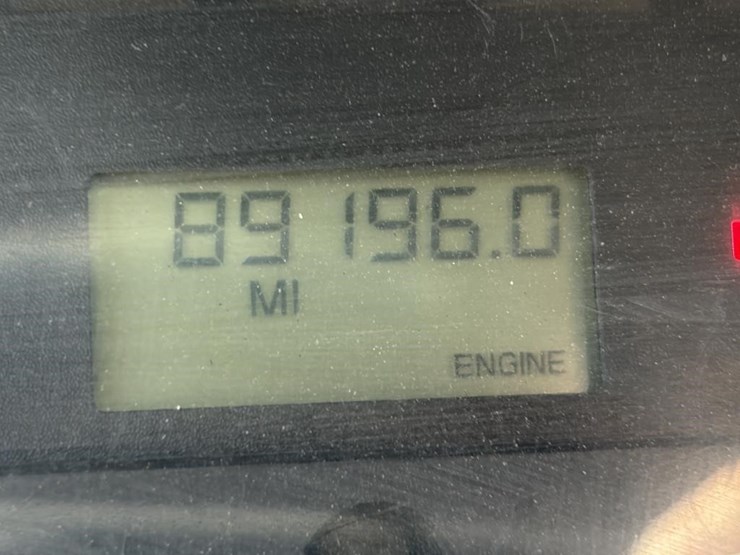 2012-freightliner-m2-106-image-14