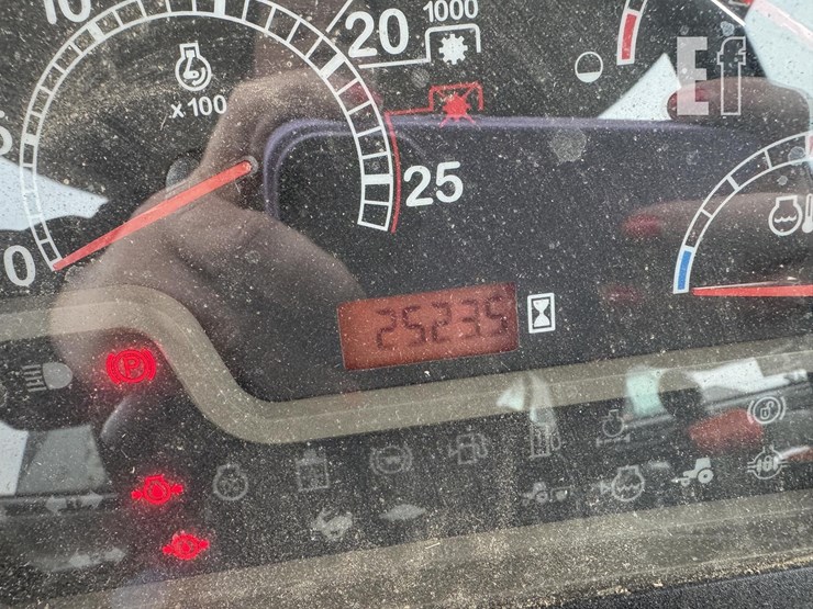 case-ih-farmall-120a-image-21