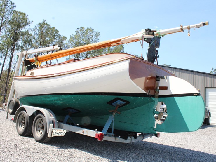 #9545-•-grimmalkin-–-18'-fenwick-williams-classic-wooden-catboat-w/-trailer-image-18