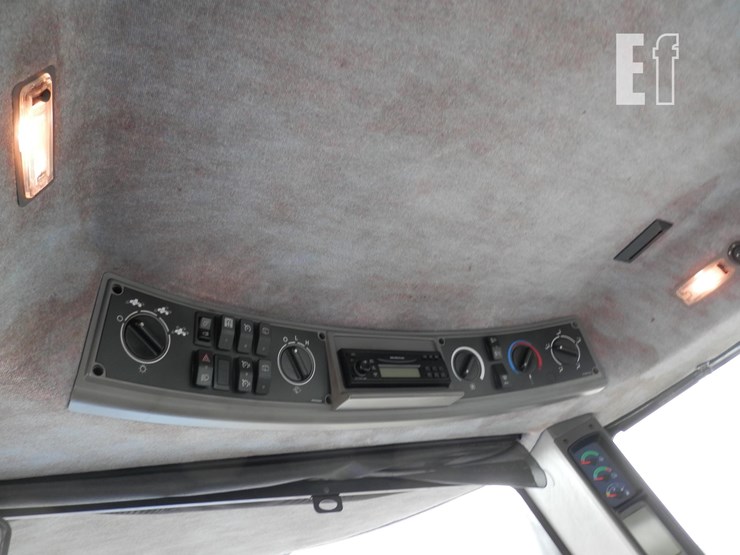 new-holland-tj330-image-13