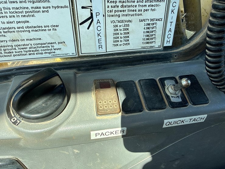 new-holland-eh160-image-71