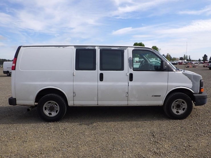 2003-chevrolet-3500-image-4