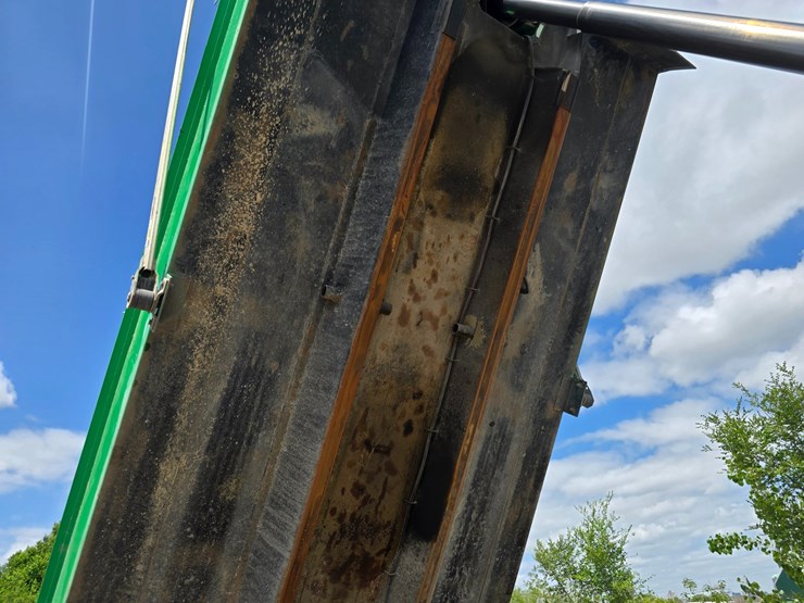 2017-peterbilt-348-image-66