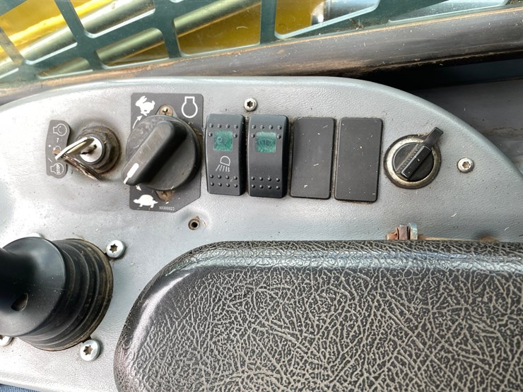 2013-gehl-rt210-image-27