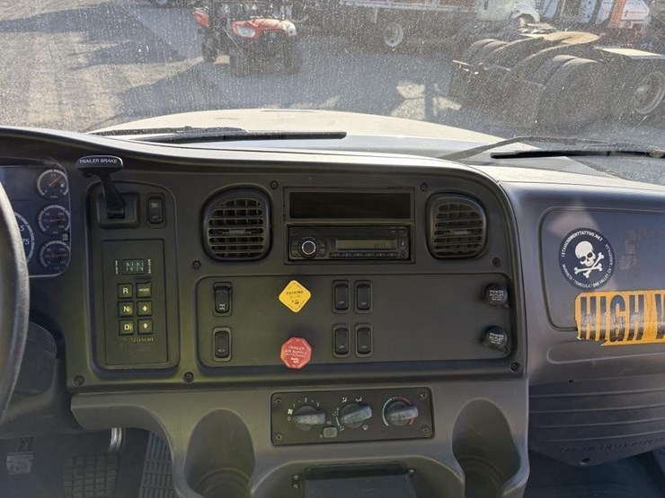 2012-freightliner-m2-s/a-mechanics-truck-image-11