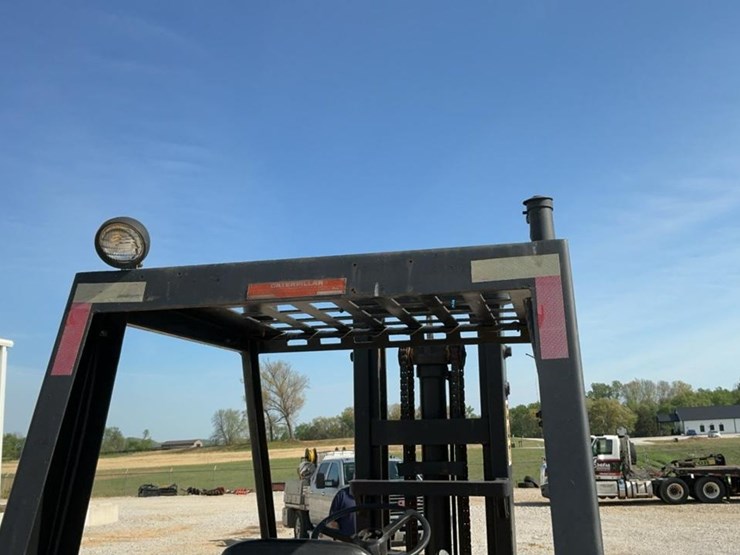 1976-caterpillar-v80c-image-28