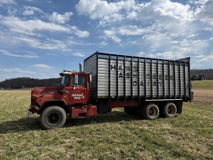 1991-mack-dm690s-image-2
