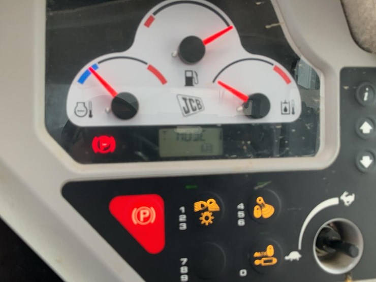 2021-jcb-215t-image-17