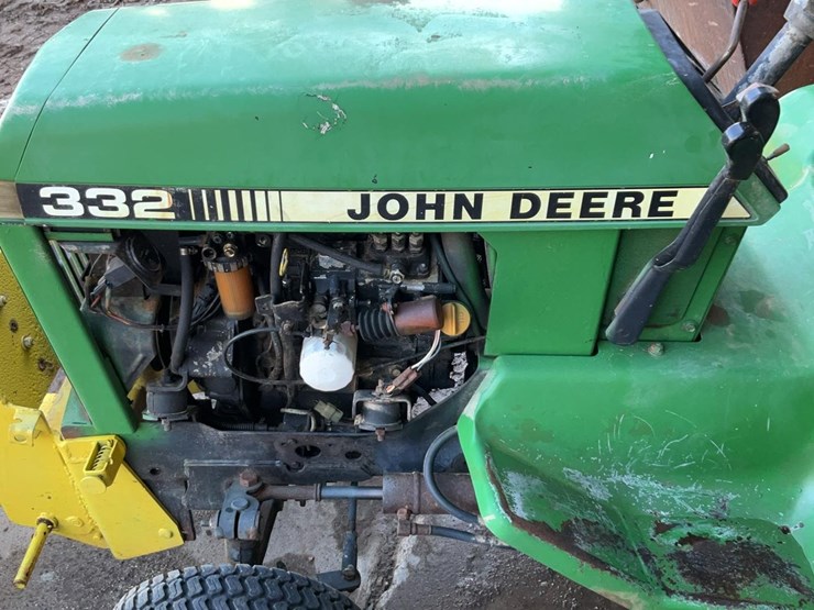 john-deere-332-image-10