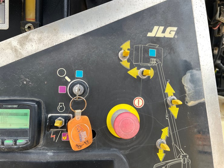 2016-jlg-400s-image-65