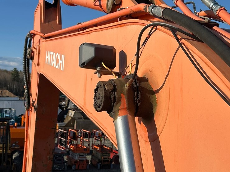 2021-hitachi-zx225-image-35