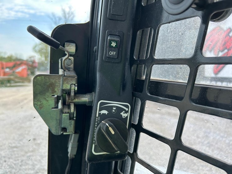 2022-bobcat-t770-image-22